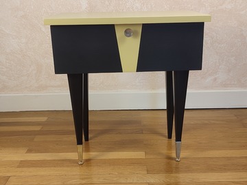 Vente avec paiement en ligne: Table de chevet vintage années 50/60 jaune-noir "Bourdon"