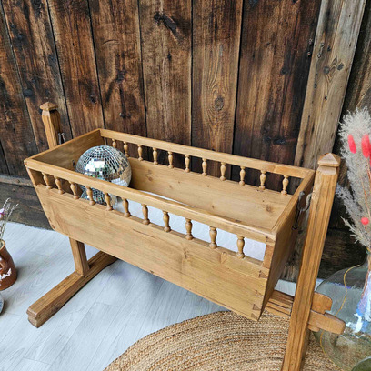 Vente avec paiement en ligne: Berceau vintage scandinave pin massif années 50 revisité "Herman"