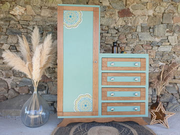 Vente avec paiement en ligne: Armoire asymétrique vintage bois massif vert sauge