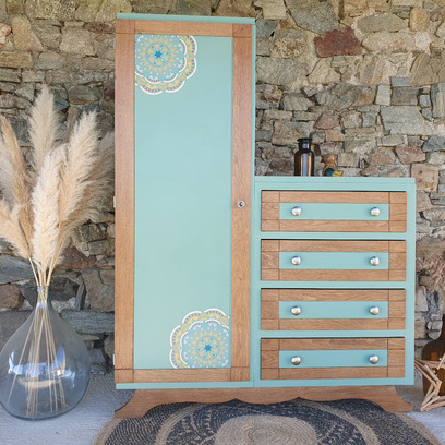 Vente avec paiement en ligne: Armoire asymétrique vintage bois massif vert sauge