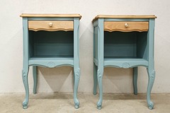 Vente avec paiement en ligne: Paire de tables de chevet vintage rénovées