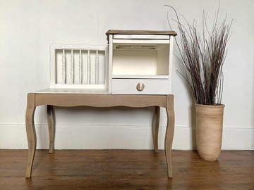 Vente avec paiement en ligne: Meuble téléphone banquette vintage bois blanc cassé