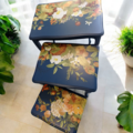 Vente avec paiement en ligne: Tables gigognes bleu profond décor floral vintage