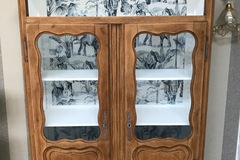 Vente avec paiement en ligne: Vitrine bois brut, intérieur blanc, motif éléphants