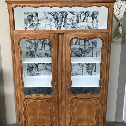 Vente avec paiement en ligne: Vitrine bois brut, intérieur blanc, motif éléphants