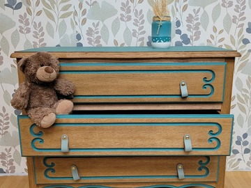 Vente avec paiement en ligne: Commode vintage bois naturel turquoise relookée