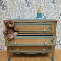 Vente avec paiement en ligne: Commode vintage bois naturel turquoise relookée