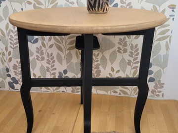 Vente avec paiement en ligne: Table d'appoint guéridon bois massif pieds noirs