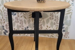 Vente avec paiement en ligne: Table d'appoint guéridon bois massif pieds noirs