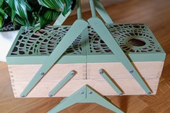 Vente avec paiement en ligne: Mini travailleuse ajourée bois motif végétal