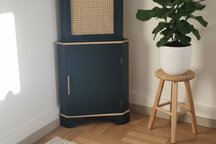 Vente avec paiement en ligne: Encoignure vaisselier d’angle cannage vert cyprès