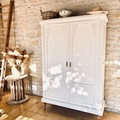 Vente avec paiement en ligne: Armoire Art Déco Parisienne crème portes sculptées