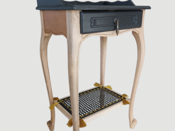 Vente avec paiement en ligne: Table de chevet vintage en cannage noir