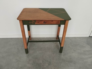 Vente avec paiement en ligne: Table d'appoint vintage hêtre vert olive tiroir