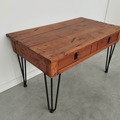 Vente avec paiement en ligne: Table basse industrielle acajou massif, pieds épingles "Paulette"