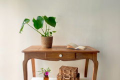 Vente avec paiement en ligne: Console ancienne en merisier massif Louis XV