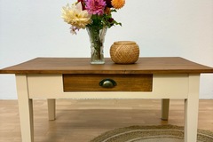 Vente avec paiement en ligne: Table basse châtaignier peinte Camomille Libéron