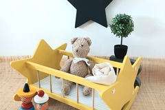 Vente avec paiement en ligne: Berceau Lit Poupée Jaune Rénové Matelas Inclus