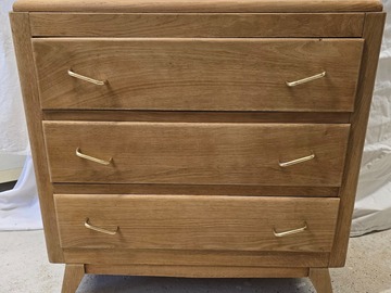 Vente avec paiement en ligne: Commode bois vintage pieds compas restaurée
