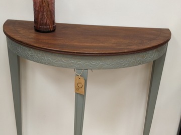 Vente avec paiement en ligne: Console demi-lune en bois ciré vert-de-gris doré