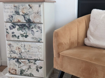 Vente avec paiement en ligne: Chiffonnier fleuri vintage 4 tiroirs blanc crème