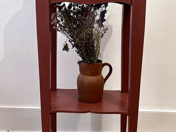 Vente avec paiement en ligne: Sellette piédestal vintage rouge bois table d’appoint