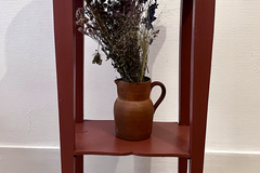 Vente avec paiement en ligne: Sellette piédestal vintage rouge bois table d’appoint