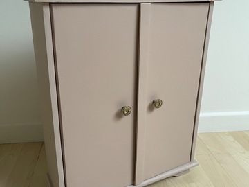 Vente avec paiement en ligne: Armoire de poupée rose vintage
