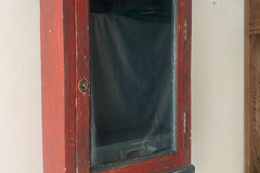 Vente avec paiement en ligne: Vitrine murale ancienne rustique bois patiné LED