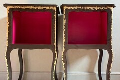 Vente avec paiement en ligne: Paire de chevets peints chocolat framboise dorés