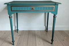 Vente avec paiement en ligne: Bureau Louis XVI ancien noyer bleu sarcelle