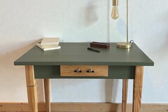 Vente avec paiement en ligne: Bureau années 60 bois massif vert glaise