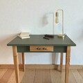 Vente avec paiement en ligne: Bureau années 60 bois massif vert glaise