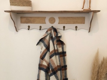 Vente avec paiement en ligne: Étagère murale vintage patères bois rose pâle