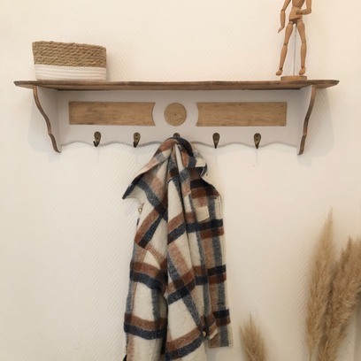 Vente avec paiement en ligne: Étagère murale vintage patères bois rose pâle