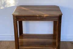 Vente avec paiement en ligne: Table d’appoint Art déco noyer massif restaurée