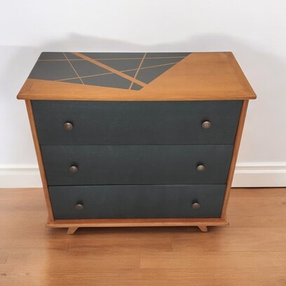 Vente avec paiement en ligne: Commode vintage noire chêne graphique années 40-50