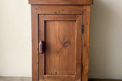 Vente avec paiement en ligne: Table de chevet ancienne bois massif rustique