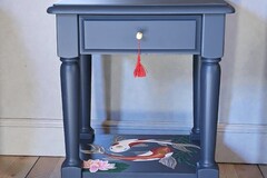 Vente avec paiement en ligne: Table de chevet restaurée bleu carpes koï