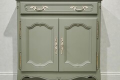 Vente avec paiement en ligne: Buffet vintage en merisier massif et laiton