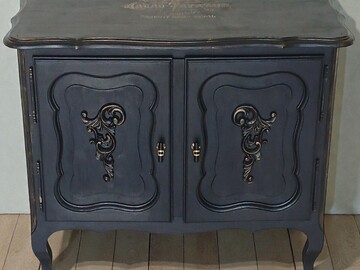 Vente avec paiement en ligne: Buffet noir et dorure intérieur baroque 