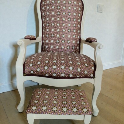 Vente avec paiement en ligne: Fauteuil Voltaire blanc et son repose pied 