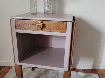 Vente avec paiement en ligne: Table de chevet rose poudré, poignée abeille