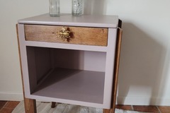 Vente avec paiement en ligne: Table de chevet rose poudré, poignée abeille
