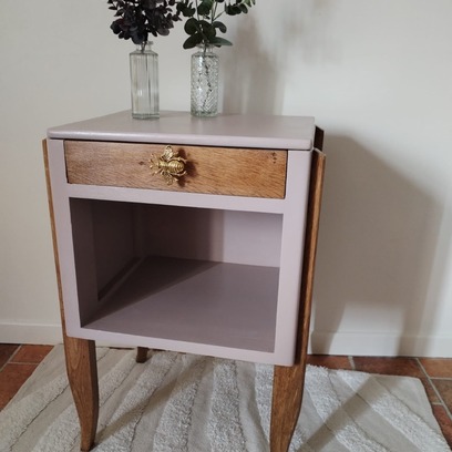 Vente avec paiement en ligne: Table de chevet rose poudré, poignée abeille