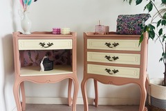 Vente avec paiement en ligne: Lot 2 Chevets Louis XV Rose Crème