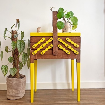 Vente avec paiement en ligne: Meuble à couture jaune citron bois foncé