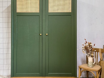 Vente avec paiement en ligne: Armoire scandinave vintage cannage pieds compas chêne