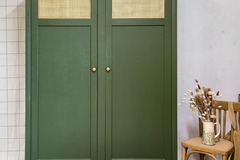 Vente avec paiement en ligne: Armoire scandinave vintage cannage pieds compas chêne