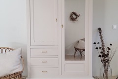 Vente avec paiement en ligne: Armoire vintage années 50/60 beige miroir penderie
